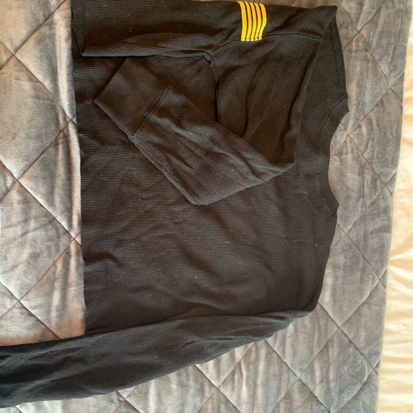 Black long sleeve waffle crop top - Picture 3 of 3